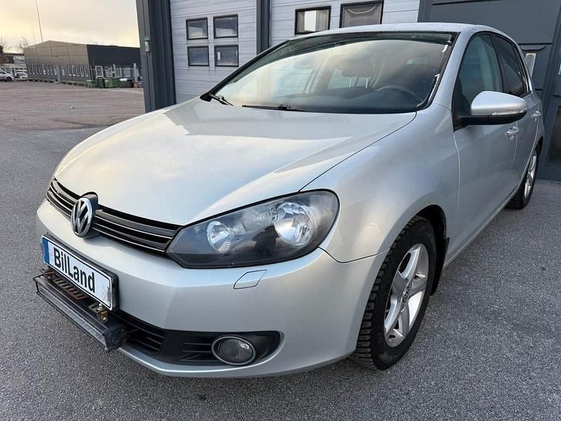 Silver Begagnad 2011 VW Golf VI Halvkombi | 49 900 kr (Marknadspris) - Bild 1/4