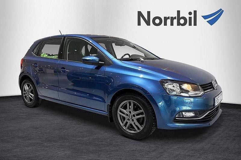 Blå Begagnad 2017 VW Polo Halvkombi | 119 900 kr (Marknadspris) - Bild 1/4