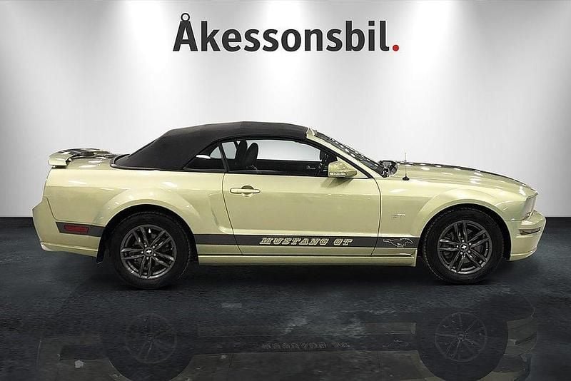 Begagnad Ford Mustang GT 301 HK (221 kW) 2006 Lgrön Cab