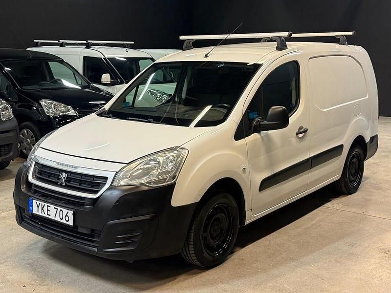 Vit Begagnad 2017 Peugeot Partner Minibuss | 59 900 kr (Bra pris) - Bild 1/4