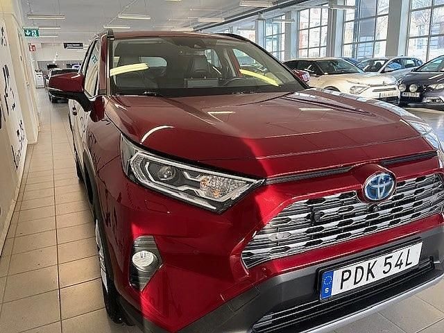 Begagnad Toyota RAV4 Hybrid Executive 178 HK (130 kW) 2019 Röd SUV