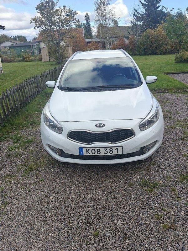 Vit Begagnad 2014 Kia Ceed Sportswagon Comfort Kombi | 54 900 kr (Marknadspris) - Bild 1/4