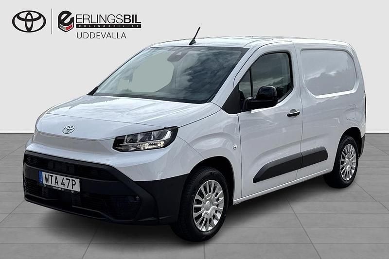 Vit Ny 2025 Toyota Proace City Van | 299 875 kr (Marknadspris) - Bild 1/4