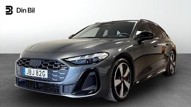 Daytonagrå pärleffekt Begagnad 2025 Audi A5 S-Line Sportkupé | 679 000 kr - Bild 1/4