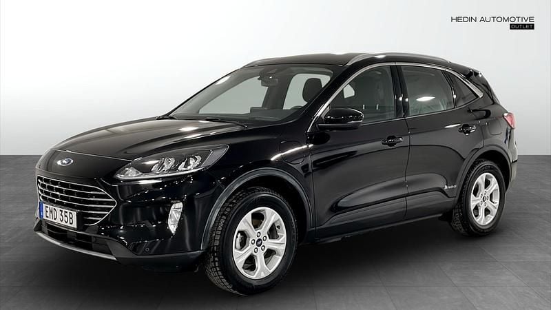 Svart (black) Begagnad 2021 Ford Kuga Titanium SUV | 242 900 kr (Marknadspris) - Bild 1/4