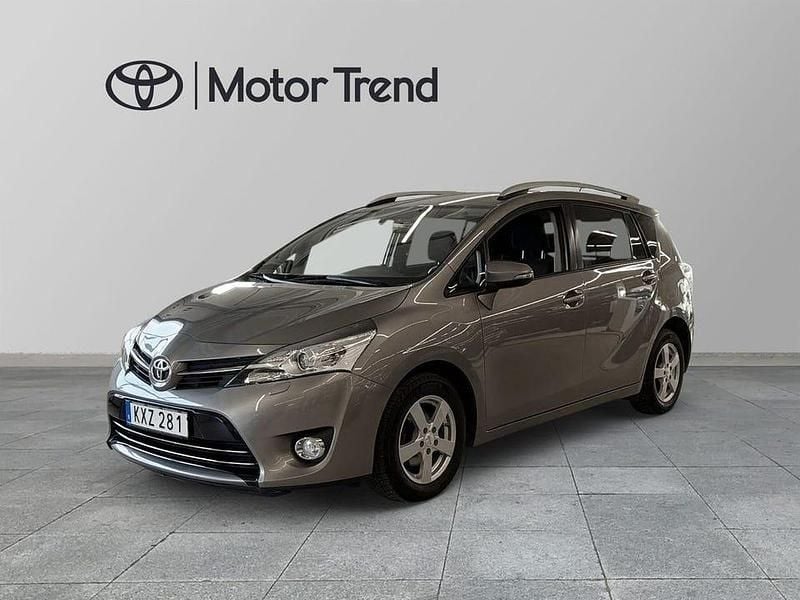 Begagnad Toyota Verso 148 HK (108 kW) 2015 Brun Minibuss