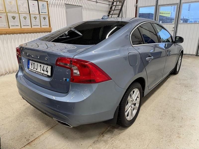 Begagnad Volvo S60 Momentum 220 HK (161 kW) 2018 Ljusblå Sedan