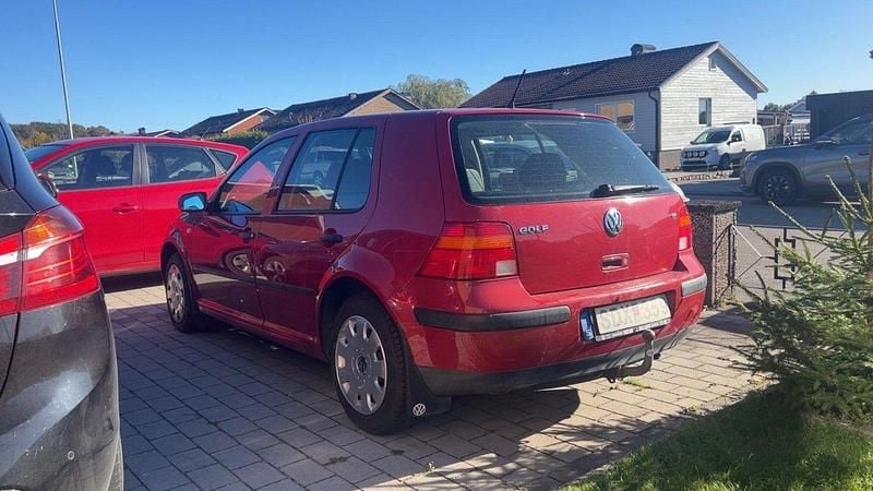 Röd Begagnad 2001 VW Golf IV Halvkombi | 12 900 kr (Bra pris) - Bild 1/3