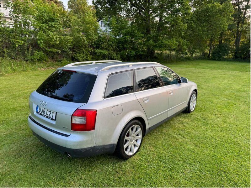 Silver Begagnad 2003 Audi A4 Comfort Kombi | 30 000 kr (Marknadspris) - Bild 1/4