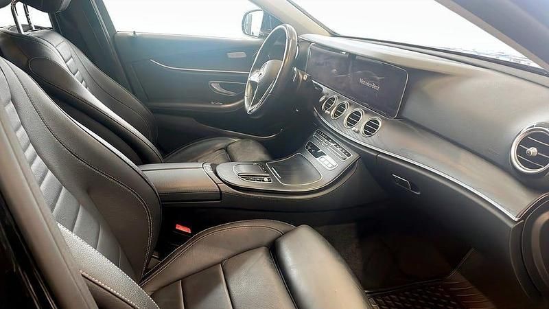 Begagnad Mercedes E220 All-Terrain 200 HK (147 kW) 2022 Svart Kombi