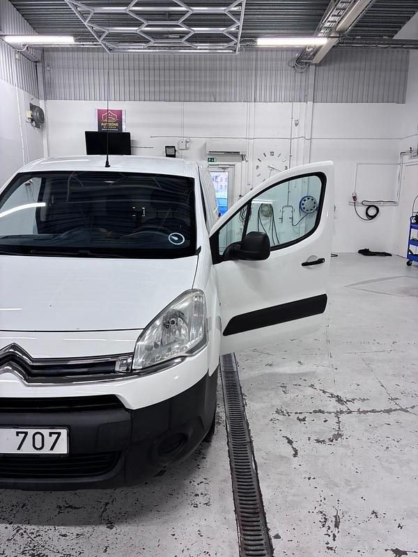 Begagnad Citroën Berlingo 75 HK (55 kW) 2013 Minibuss