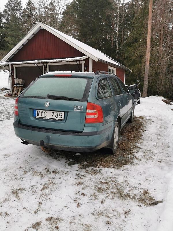 Begagnad Skoda Octavia 150 HK (110 kW) 2006 Kombi