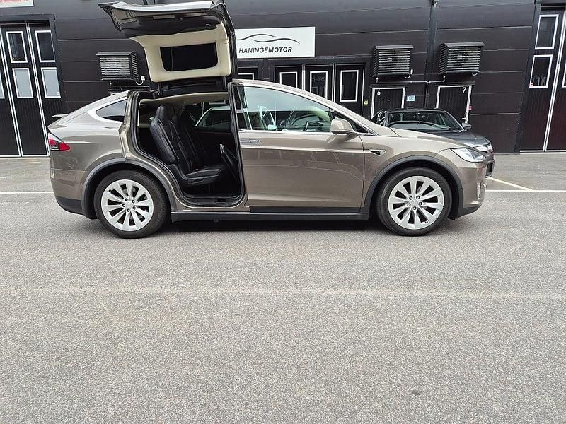 Begagnad Tesla Model X 311 kW (423 HK) 2016 Brun SUV
