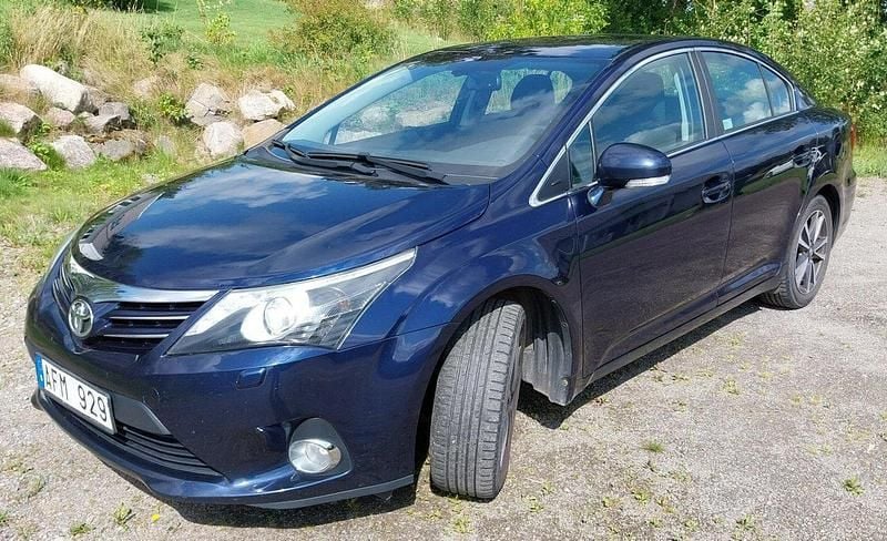 Blå Begagnad 2013 Toyota Avensis Business Edition Sedan | 99 000 kr (Marknadspris) - Bild 1/4