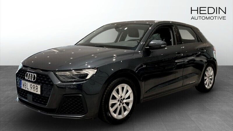Grå (grey) Begagnad 2021 Audi A1 Sportback Proline Halvkombi | 214 900 kr (Marknadspris) - Bild 1/4