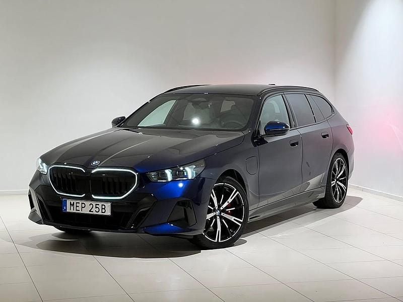 Blå Ny 2026 BMW 530e M Sport Kombi | 729 000 kr - Bild 1/4