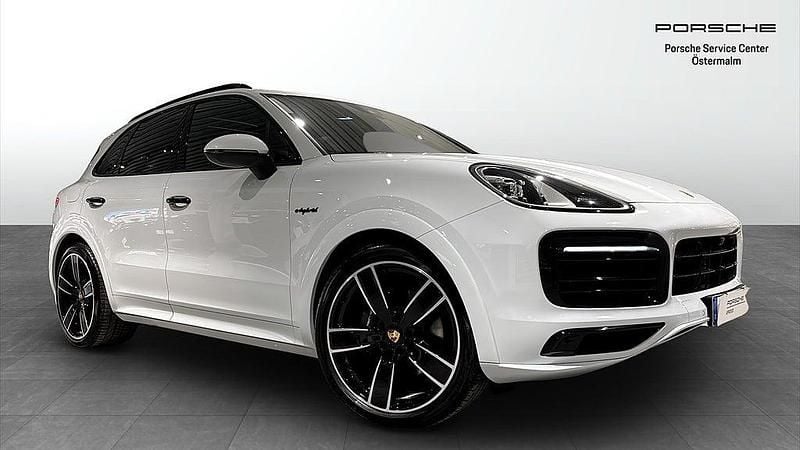 Vit Begagnad 2022 Porsche Cayenne Platinum Edition SUV | 925 000 kr (Lite dyr) - Bild 1/4