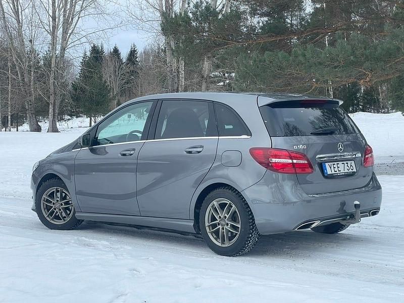 Begagnad Mercedes B180 Urban 122 HK (89 kW) 2016 Gray metallic Minibuss