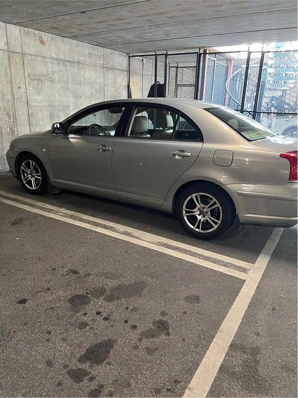 Grön Begagnad 2005 Toyota Avensis Sedan | 35 000 kr (Marknadspris) - Bild 1/4