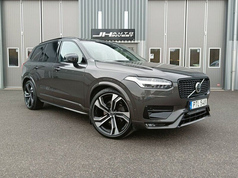 Grå Begagnad 2022 Volvo XC90 R-Design SUV | 599 900 kr (Marknadspris) - Bild 1/4