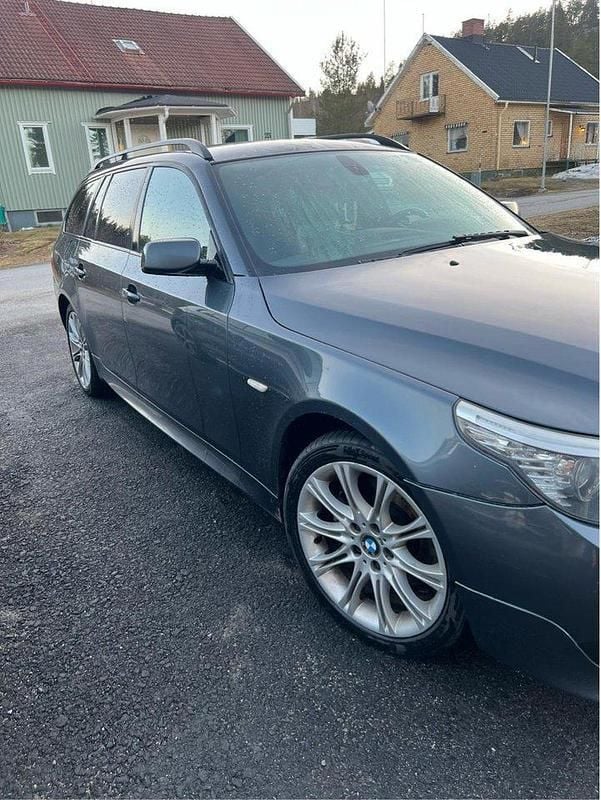 Grå Begagnad 2008 BMW 530 M Sport Kombi | 55 000 kr (Bra pris) - Bild 1/4
