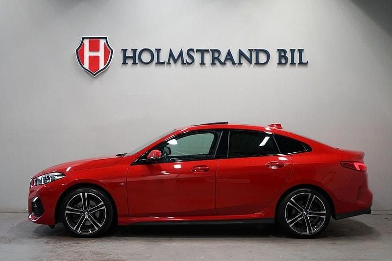 Röd Begagnad 2022 BMW 218 M Sport Sportkupé | 324 900 kr (Lite dyr) - Bild 1/4