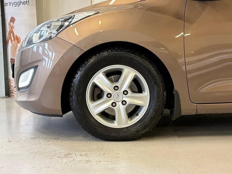 Begagnad Hyundai i30 Sport 110 HK (80 kW) 2012 Ljusbrun Halvkombi