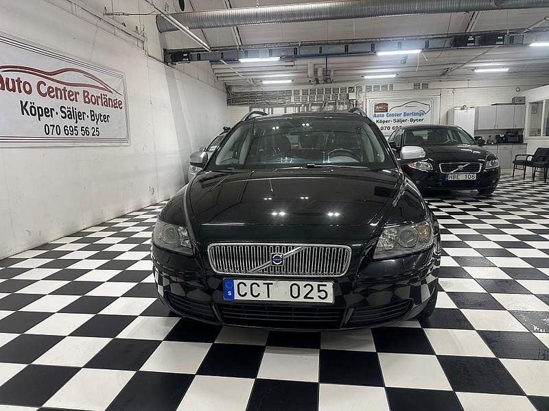 Begagnad Volvo V50 125 HK (91 kW) 2006 Svart Kombi