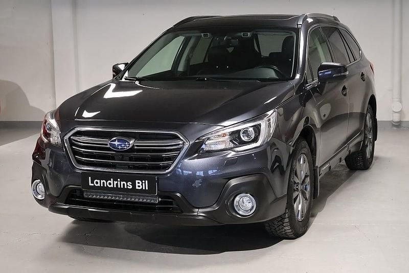 Mörkgrå Begagnad 2018 Subaru Outback Kombi | 254 500 kr (Marknadspris) - Bild 1/4