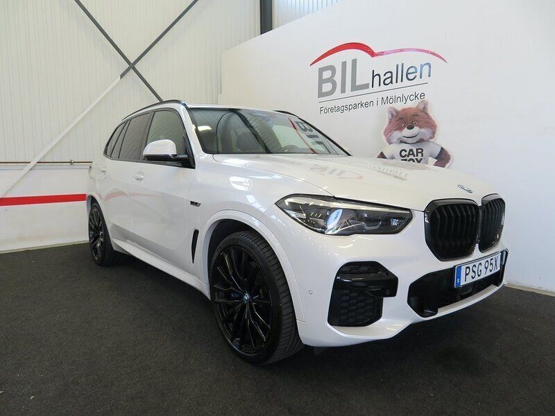 Vit Begagnad 2022 BMW X5 iPerformance SUV | 599 000 kr (Superpris) - Bild 1/4
