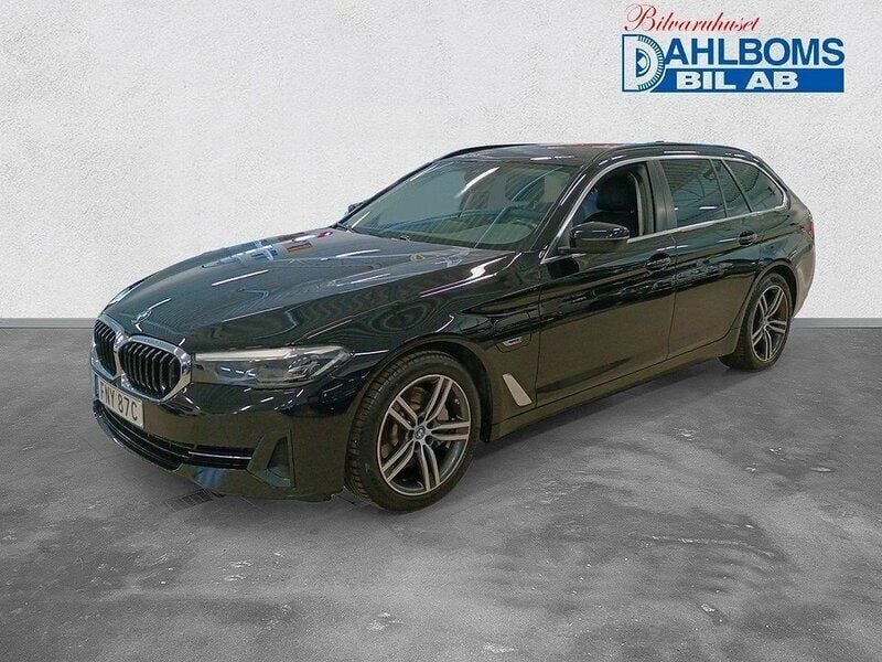 Svart Begagnad 2022 BMW 530e Kombi | 419 900 kr (Bra pris) - Bild 1/4