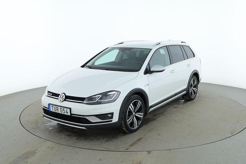 Vit Begagnad 2017 VW Golf VII Kombi | 153 000 kr (Marknadspris) - Bild 1/3