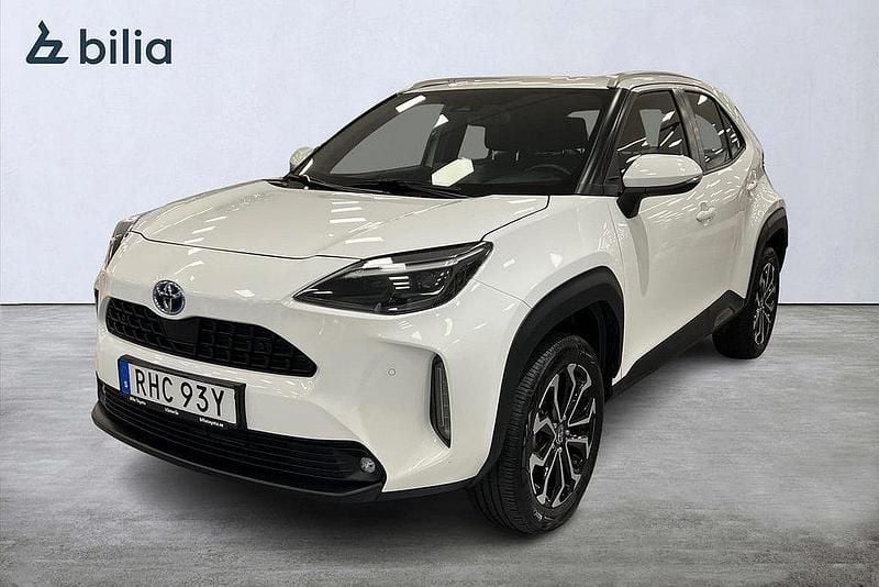 Vit Begagnad 2022 Toyota Yaris Cross Active SUV | 269 900 kr (Marknadspris) - Bild 1/3