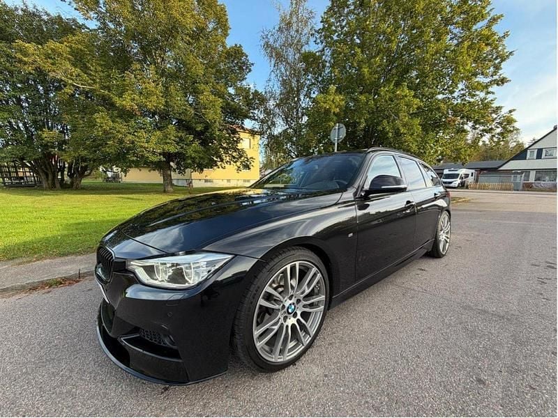 Svart Begagnad 2016 BMW 320 M Sport Kombi | 209 000 kr (Dyr) - Bild 1/4
