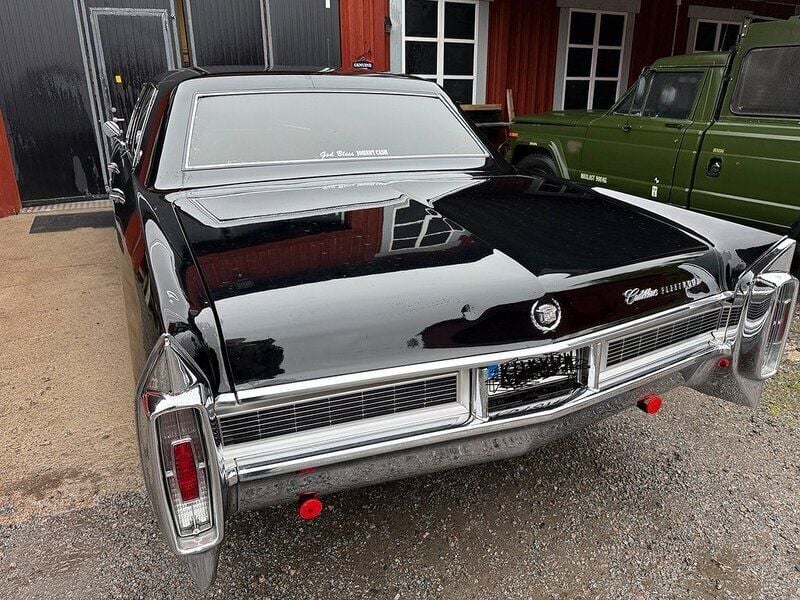 Svart Begagnad 1965 Cadillac Fleetwood Sedan | 150 000 kr - Bild 1/4