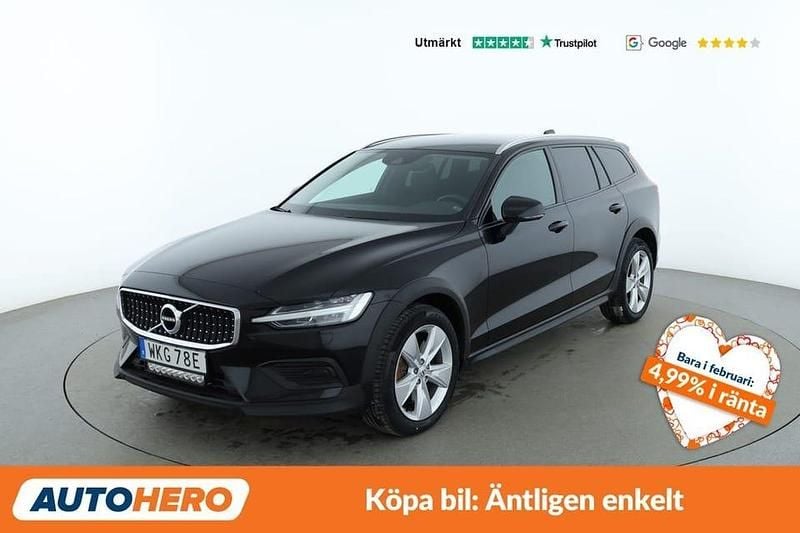 Svart Begagnad 2021 Volvo V60 CC Momentum Kombi | 269 000 kr (Bra pris) - Bild 1/4