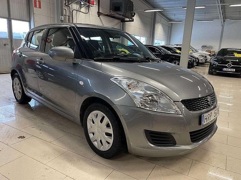 Begagnad Suzuki Swift 94 HK (69 kW) 2011 Gråmetallic Halvkombi