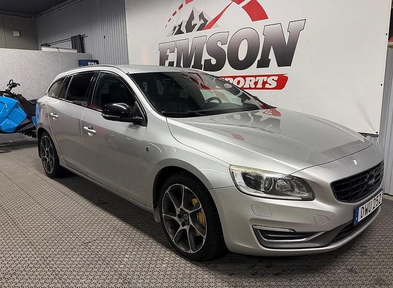 Silver Begagnad 2014 Volvo V60 Ocean Race Kombi | 129 900 kr (Lite dyr) - Bild 1/4