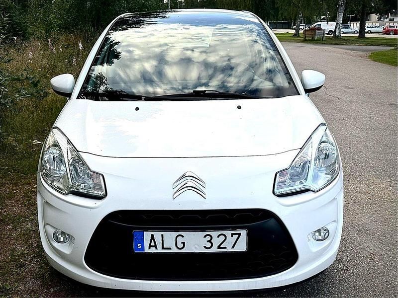 Vit Begagnad 2010 Citroën C3 Halvkombi | 43 500 kr (Dyr) - Bild 1/4