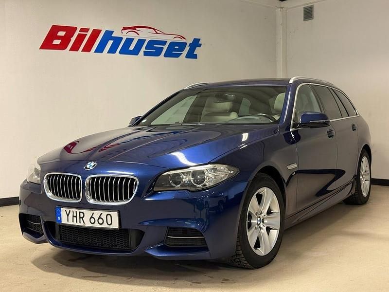 Blå Begagnad 2016 BMW 520 M Sport Kombi | 196 000 kr (Marknadspris) - Bild 1/4