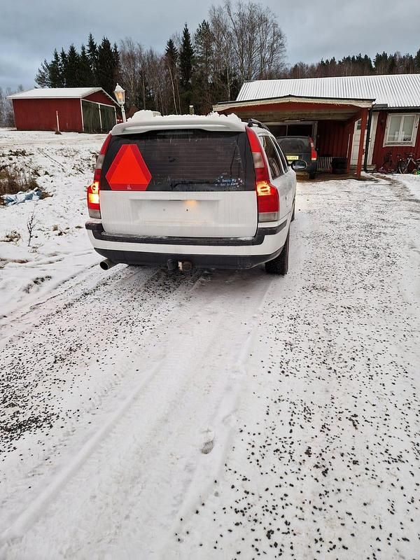 Begagnad 2001 Volvo V70 Kombi | 13 500 kr (Lite dyr) - Bild 1/4