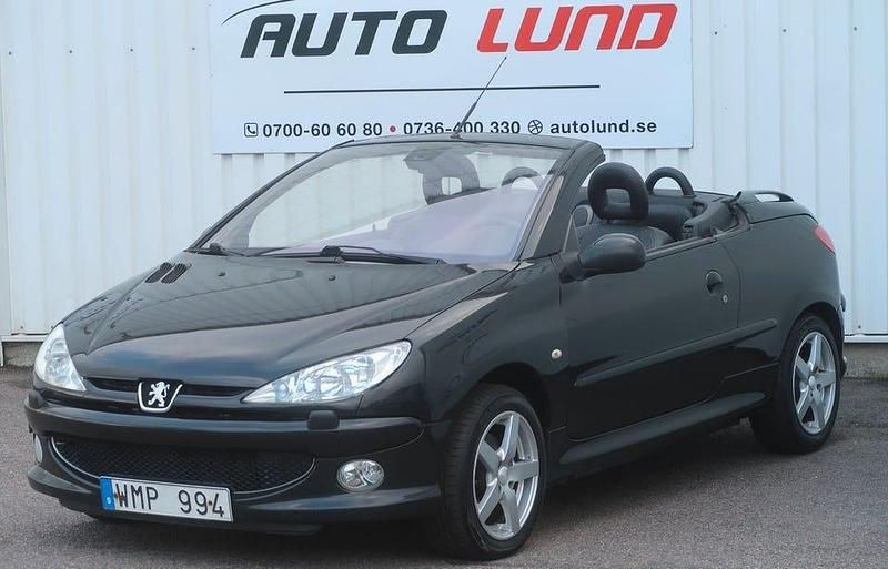 Svart (svartmetallic) Begagnad 2005 Peugeot 206 CC Griffe Cab | 28 000 kr (Marknadspris) - Bild 1/4