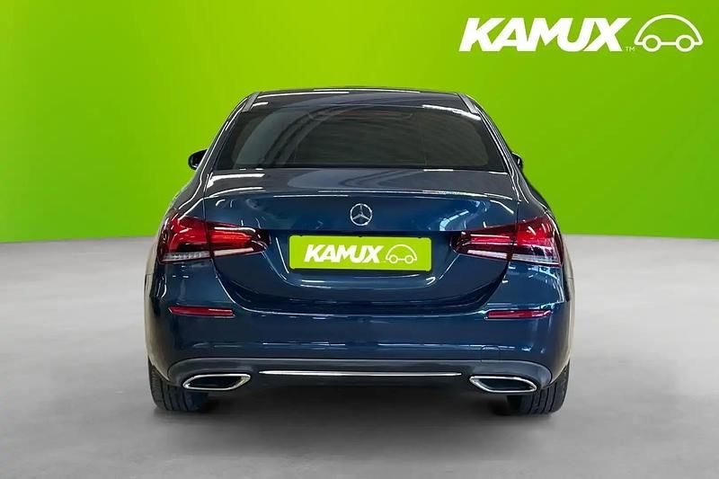 Begagnad Mercedes A180 Progressive 136 HK (100 kW) 2015 Blå Sedan