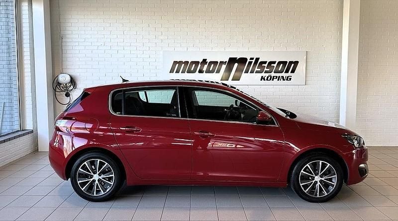Begagnad Peugeot 308 Allure 125 HK (91 kW) 2013 Röd Halvkombi