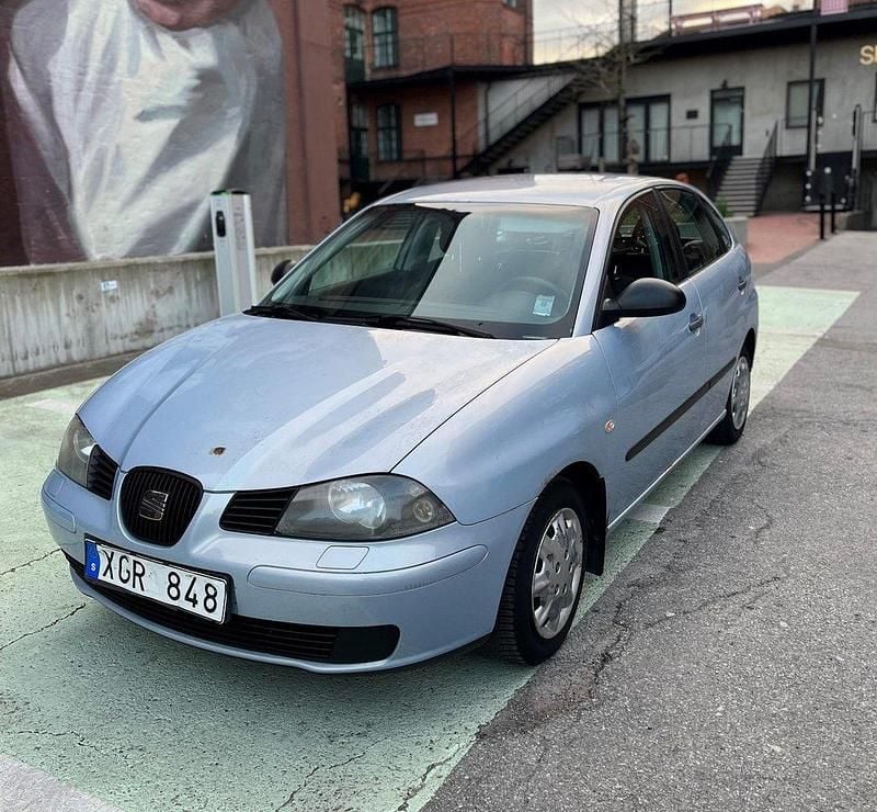 Blå Begagnad 2006 Seat Ibiza Halvkombi | 12 000 kr (Bra pris) - Bild 1/4