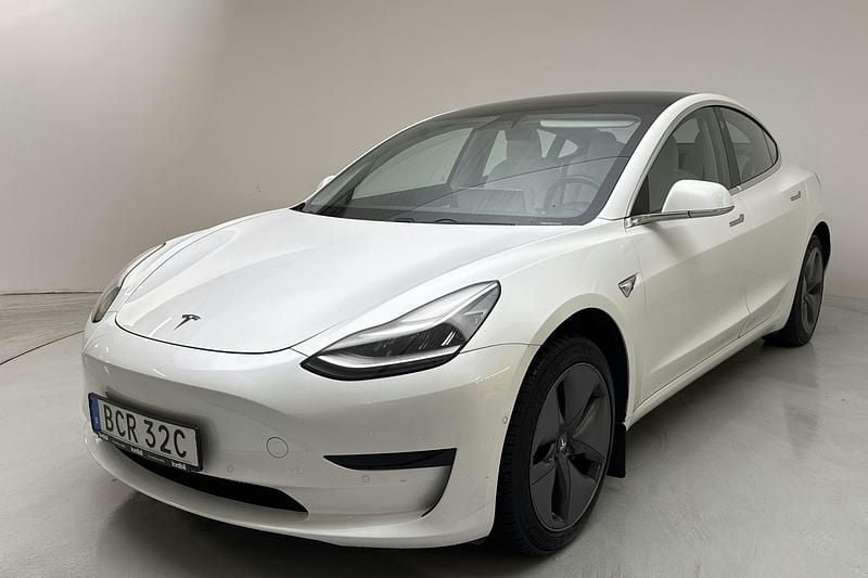 Vit Begagnad 2019 Tesla Model 3 Standard Range Sedan | 206 000 kr (Marknadspris) - Bild 1/4