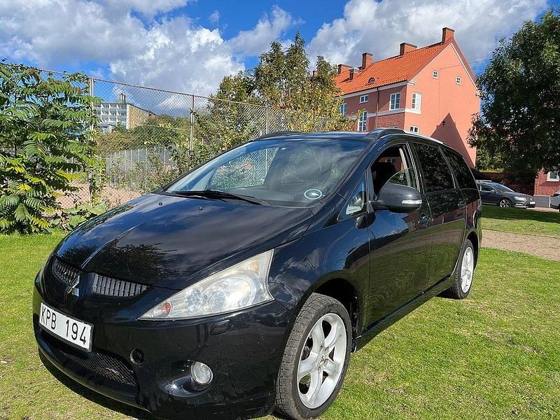 Svart Begagnad 2010 Mitsubishi Grandis Minibuss | 46 500 kr (Marknadspris) - Bild 1/4