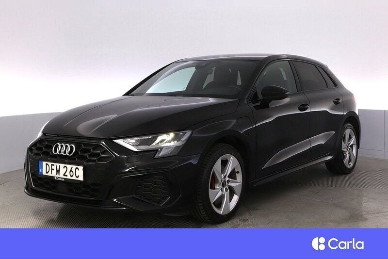 Svart Begagnad 2021 Audi A3 Sportback e-tron S-Line Sedan | 301 900 kr (Bra pris) - Bild 1/4