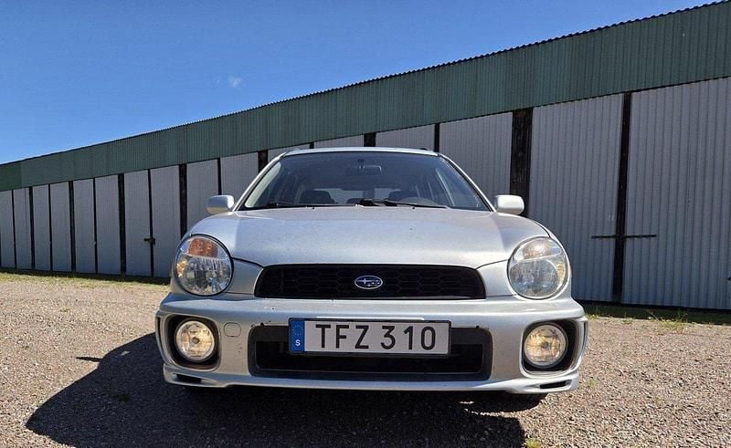 Grå Begagnad 2002 Subaru Impreza Kombi | 14 000 kr (Superpris) - Bild 1/4