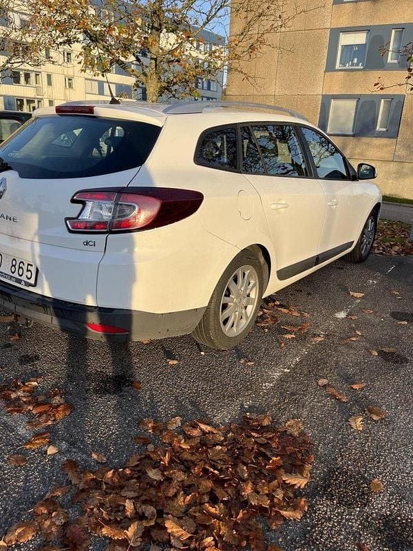 Vit Begagnad 2010 Renault Mégane GrandTour Kombi | 30 000 kr (Marknadspris) - Bild 1/4